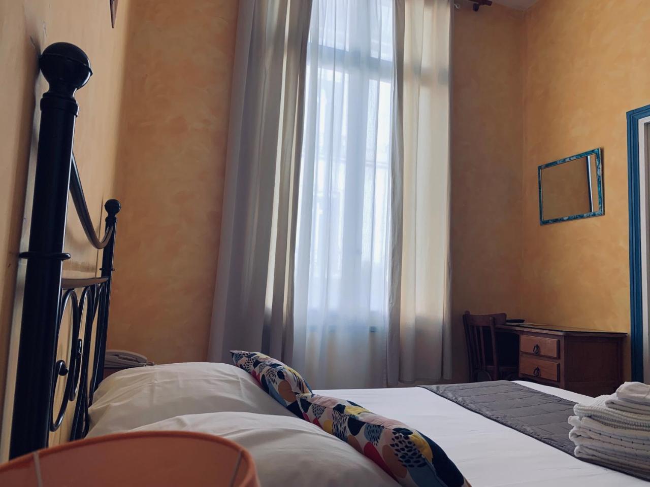 טור Hotel Moderne מראה חיצוני תמונה